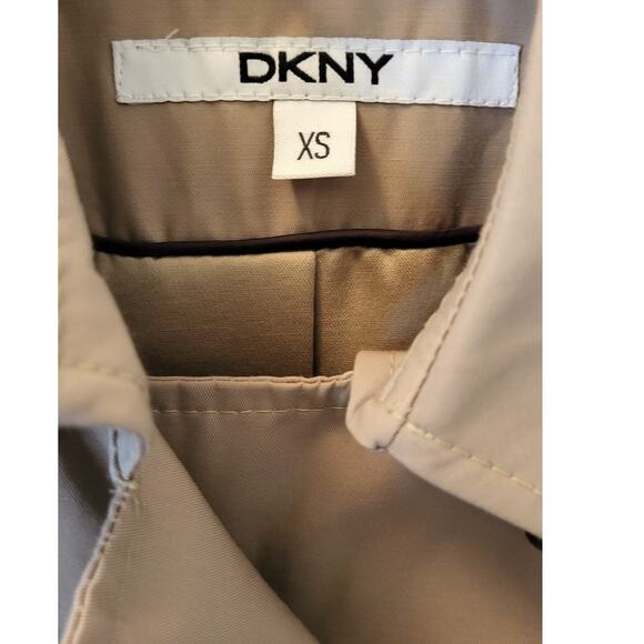 DKNY Classic Tan Trench Coat Women’s Size X-Small Belted Double-Breasted Lightwe - Picture 10 of 13